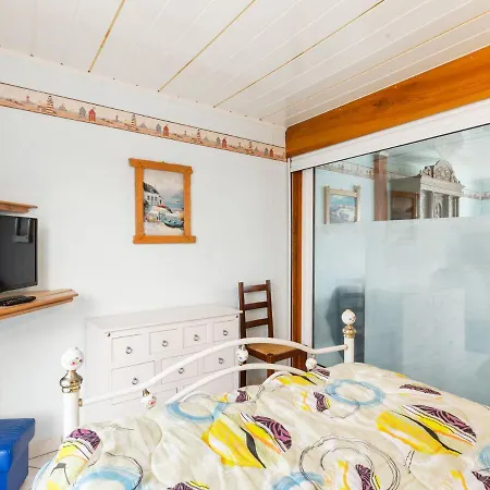 Charming Holiday In With Private Terrace Feriehus